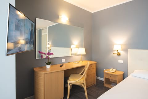 Comfort Triple Room | Down comforters, minibar, in-room safe, desk