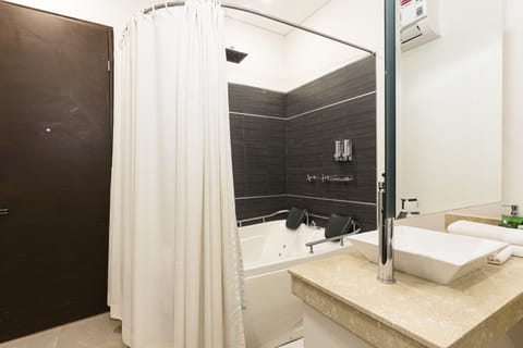 Junior Double Room, Jetted Tub | Bathroom | Shower, rainfall showerhead, hair dryer, towels