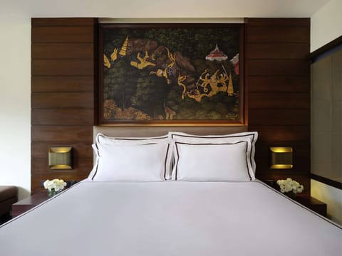 Deluxe Room, 1 King Bed | Premium bedding, in-room safe, individually decorated, desk