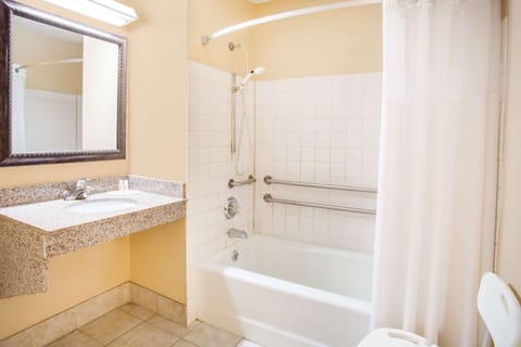 Room, 1 Queen Bed, Accessible (Bathtub) | Bathroom | Combined shower/tub, hair dryer, towels