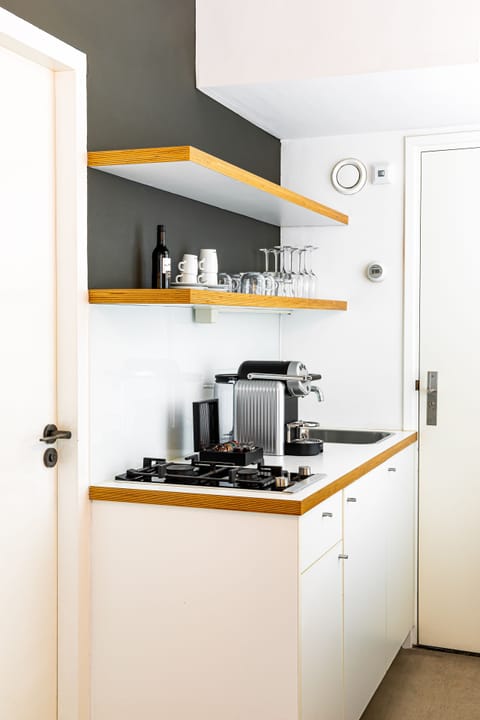 Studio with shower in coach house 2-4p | Private kitchen | Mini-fridge, coffee/tea maker, electric kettle, highchair