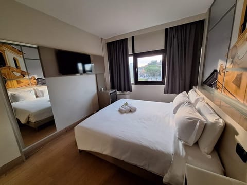 Superior Double Room, Non Smoking | In-room safe, desk, free WiFi, bed sheets