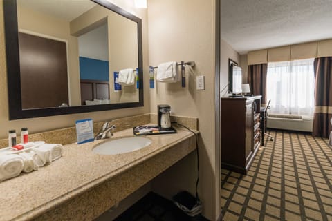 Room, Accessible | Desk, laptop workspace, iron/ironing board, free cribs/infant beds