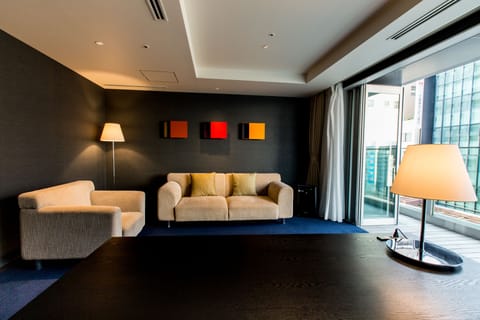 Suite King Room, Non Smoking (with Private Balcony) | Premium bedding, down comforters, in-room safe, blackout drapes