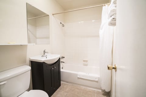 Two Double Beds with 7 Days Parking | Bathroom | Combined shower/tub, towels