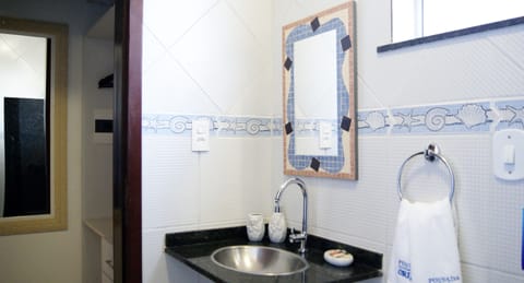 Quarto Luxo Casal | Bathroom | Shower, towels