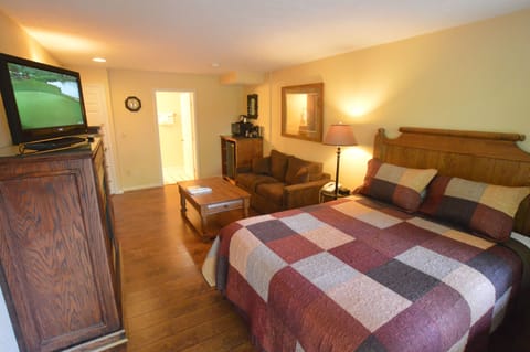 Creekside with Fireplace Room | Pillowtop beds, blackout drapes, iron/ironing board, free WiFi