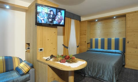 Junior Suite | Minibar, in-room safe, desk, free WiFi