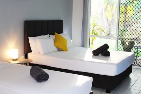 Deluxe Twin Room with Private Bathroom | Iron/ironing board, free WiFi, bed sheets