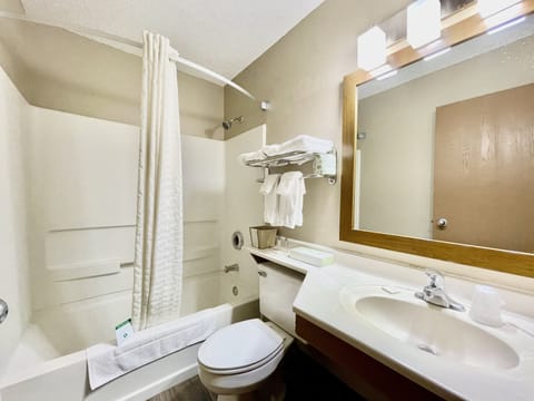 Deep soaking tub, free toiletries, hair dryer, towels