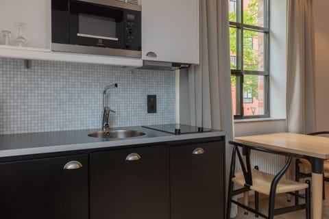 Studio Small | Private kitchen | Fridge, microwave, stovetop, dishwasher