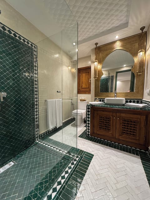 Luxury Townhome | Bathroom | Shower, free toiletries, hair dryer, bathrobes