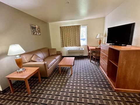 Junior Suite, Non Smoking (2 Queen and 1 Sofa Bed) | Iron/ironing board, free WiFi, bed sheets