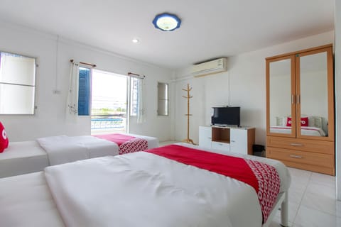 Standard Twin Room | Desk, free WiFi, bed sheets