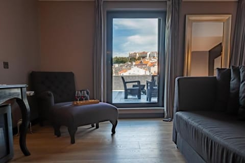 Deluxe Double or Twin Room, Terrace | Minibar, in-room safe, individually decorated, individually furnished