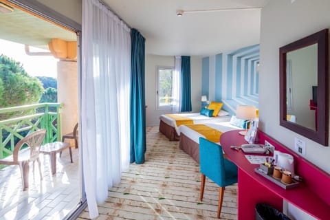 Comfort Room | Minibar, in-room safe, desk, soundproofing