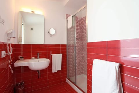 Standard Double or Twin Room | Bathroom | Free toiletries, hair dryer, towels