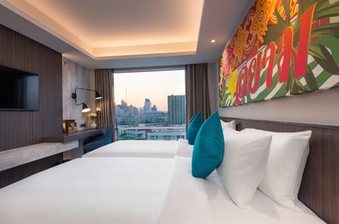 Grand Deluxe City View King Room | Minibar, in-room safe, desk, laptop workspace