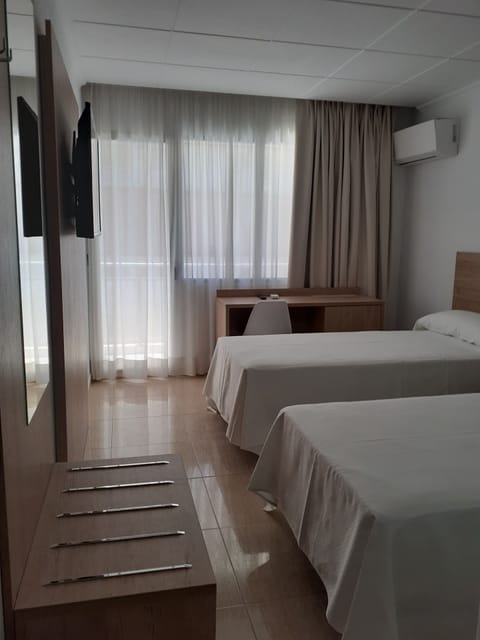 Double or twin room with terrace, 2 people | Minibar, in-room safe, individually furnished, desk