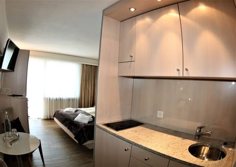 Double Room with Kitchnette, Balcony, Mountain View (max. 2 persons) | Premium bedding, down comforters, Select Comfort beds, in-room safe