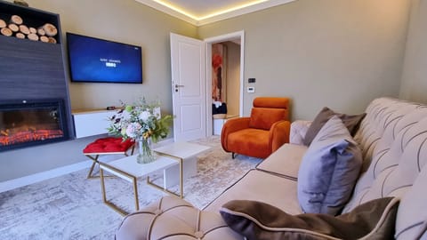 Deluxe Apartment | Living room | Smart TV