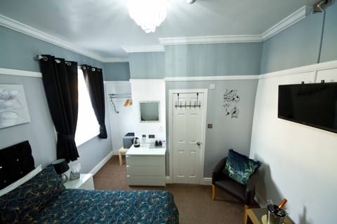 Double Room | Individually furnished, blackout drapes, iron/ironing board, free WiFi