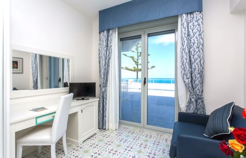 Suite, Sea View | Premium bedding, minibar, in-room safe, individually decorated