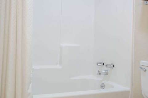 Combined shower/tub, deep soaking tub, free toiletries, hair dryer