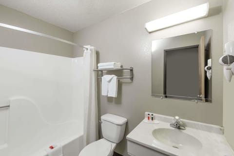 Room, 2 Queen Beds, Non Smoking | Bathroom | Combined shower/tub, free toiletries, hair dryer, towels