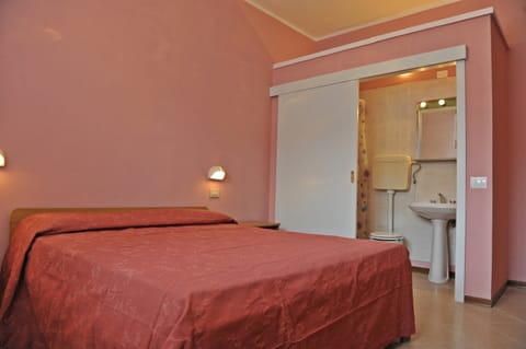 Apartment | 2 bedrooms, individually furnished, bed sheets