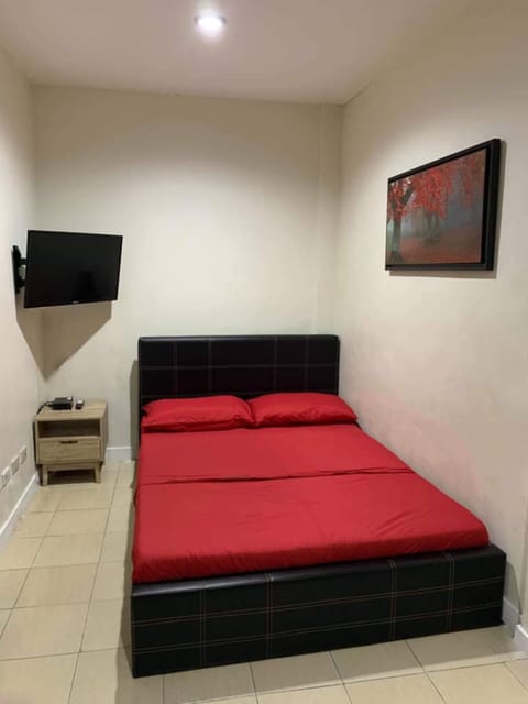 Double Room | Desk, laptop workspace, free WiFi, bed sheets