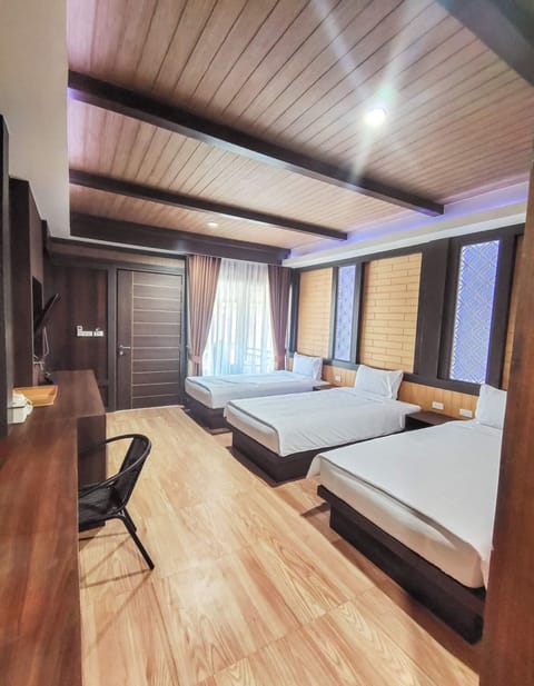 Standard Triple Room | Minibar, desk, free WiFi, bed sheets