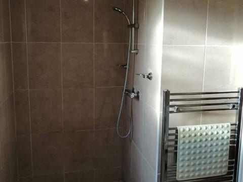 Standard Double Room, Accessible, Ensuite | Bathroom