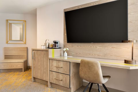 Room, 1 King Bed, Accessible (Hearing) | Premium bedding, down comforters, in-room safe, blackout drapes