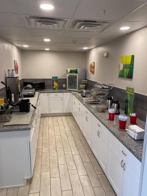 Free daily continental breakfast