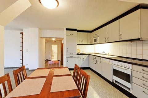 Family Apartment, 2 Bedrooms, Non Smoking | Private kitchenette | Fridge, microwave