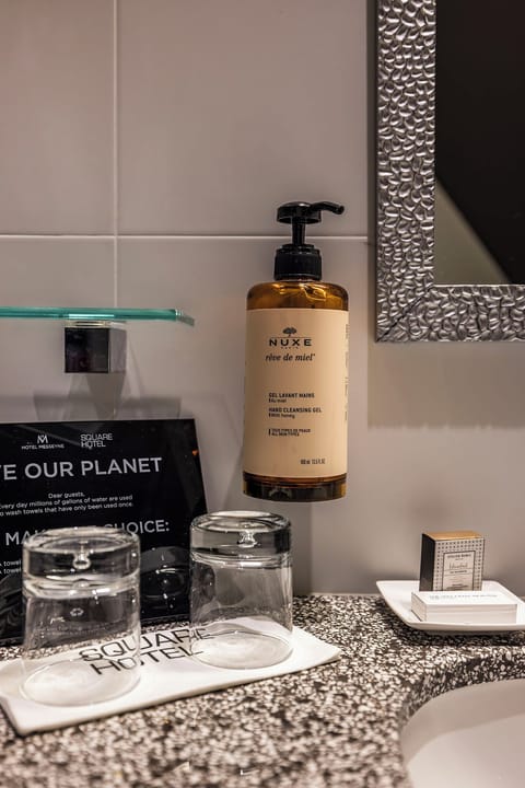 Triple Room (Single Use) | Bathroom | Hydromassage showerhead, free toiletries, hair dryer, towels