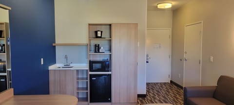 Studio Suite, 1 Queen Bed, Non Smoking | Desk, iron/ironing board, free WiFi, bed sheets