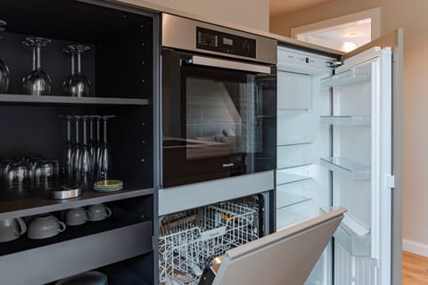 Suite | Private kitchen | Mini-fridge