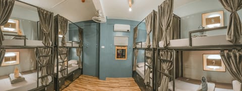 Deluxe 8 Bed Dormitory with shared bathrooms (common) | Individually decorated, individually furnished, blackout drapes