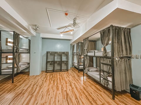 Deluxe 12 bed dormitory with shared bathrooms (common) | Individually decorated, individually furnished, blackout drapes