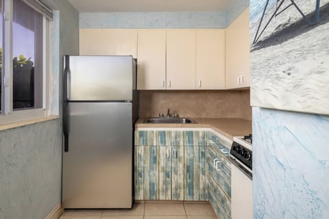 Suite, Oceanfront | Private kitchen | Full-size fridge, microwave, stovetop, dishwasher