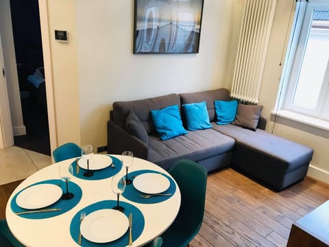 Apartment | Living room | Flat-screen TV