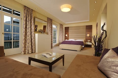 Deluxe Suite | In-room safe, free WiFi, bed sheets