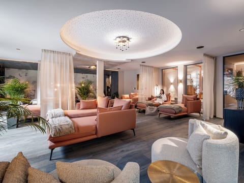 Sauna, steam room, Turkish bath, body treatments, body scrubs, facials