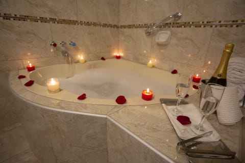 Double Room | Deep soaking bathtub