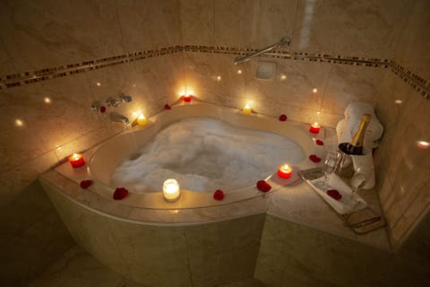 Double Room | Deep soaking bathtub