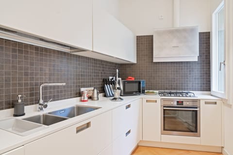 Apartment, 2 Bedrooms | Private kitchen | Full-size fridge, microwave, oven, stovetop