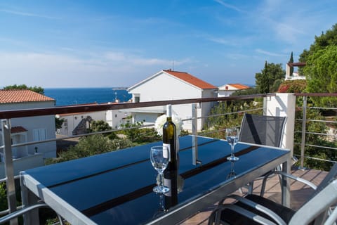 Apartment, 2 Bedrooms, Smoking, Balcony | Property grounds