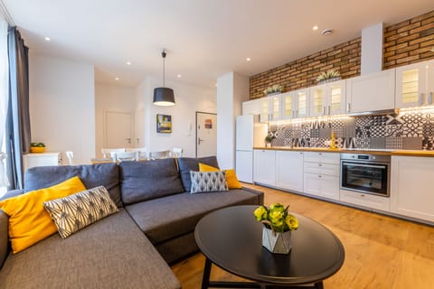 Apartment | Living room | 40-inch flat-screen TV with satellite channels, TV